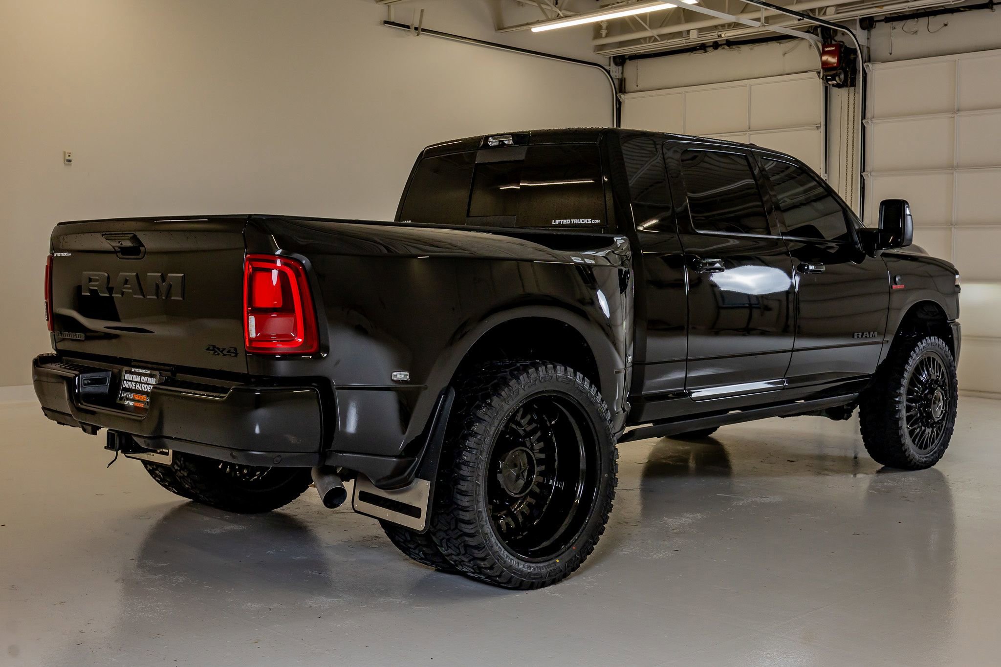 Used 2025 RAM 3500 Laramie AWD/4WD image 10