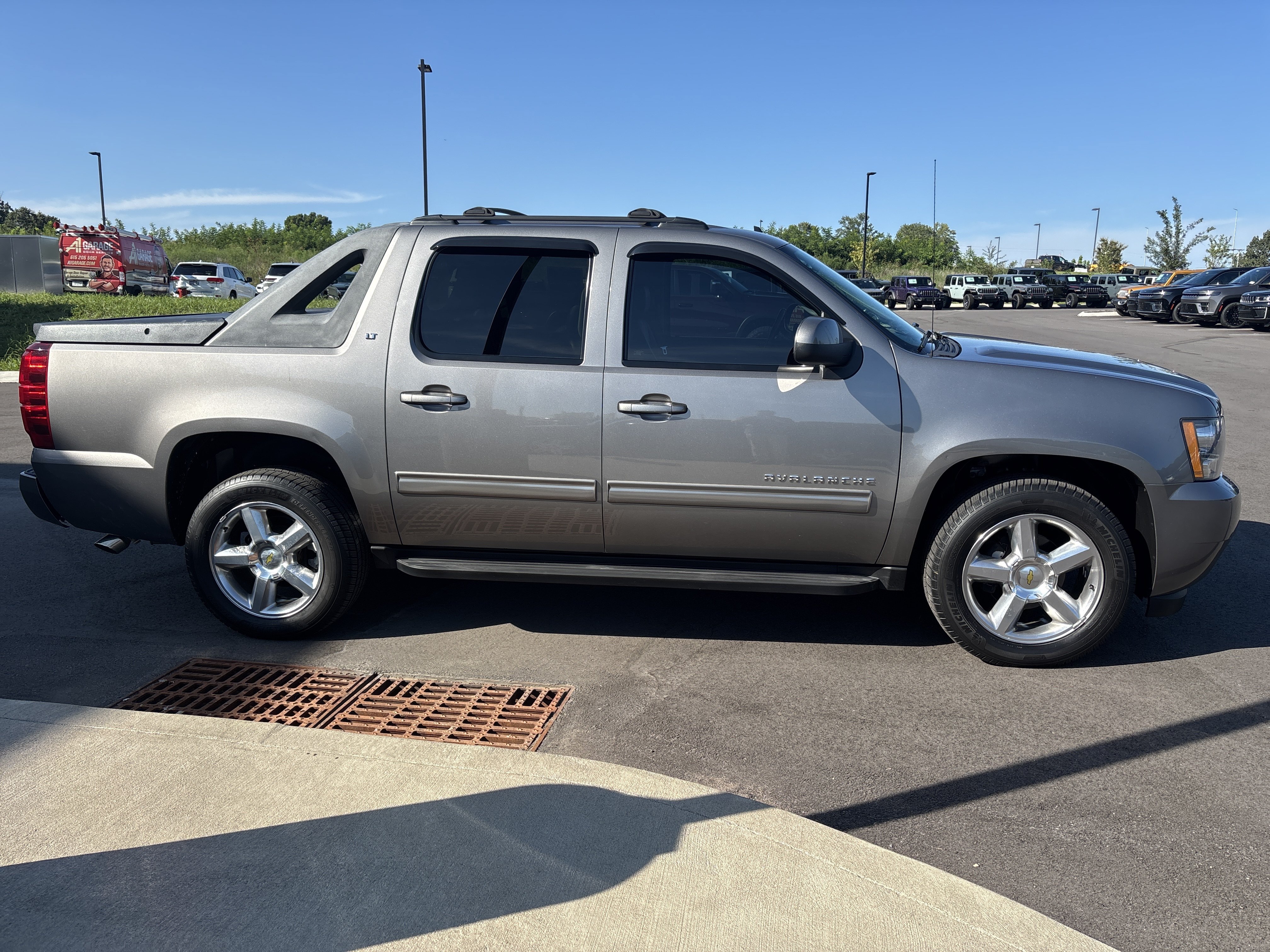 Used 2012 Chevrolet Avalanche LT RWD image 6