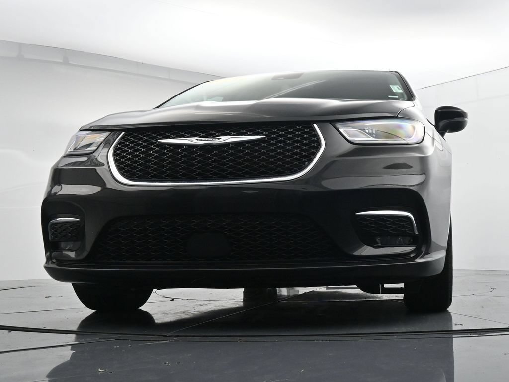 Used 2023 Chrysler Pacifica Touring-L FWD image 33