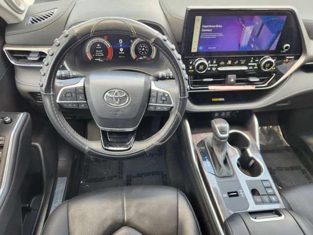 Certified 2025 Toyota Highlander Limited FWD image 27