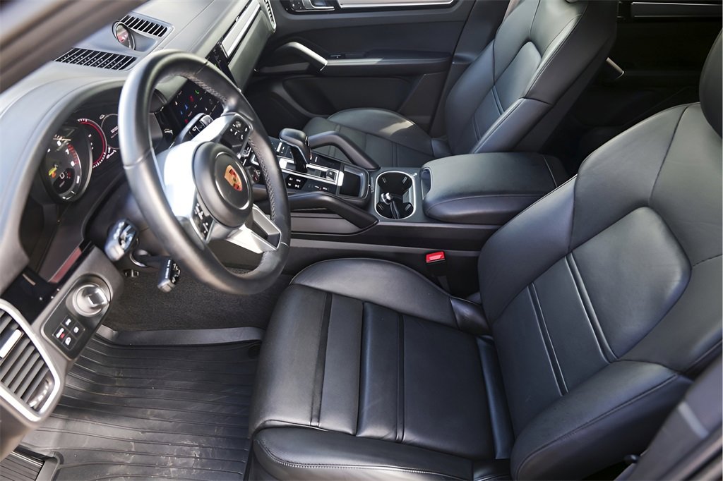 Used 2022 Porsche Cayenne Platinum Edition image 11