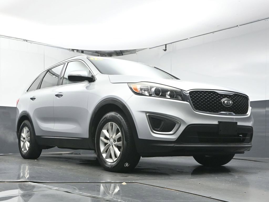Used 2016 Kia Sorento LX image 32