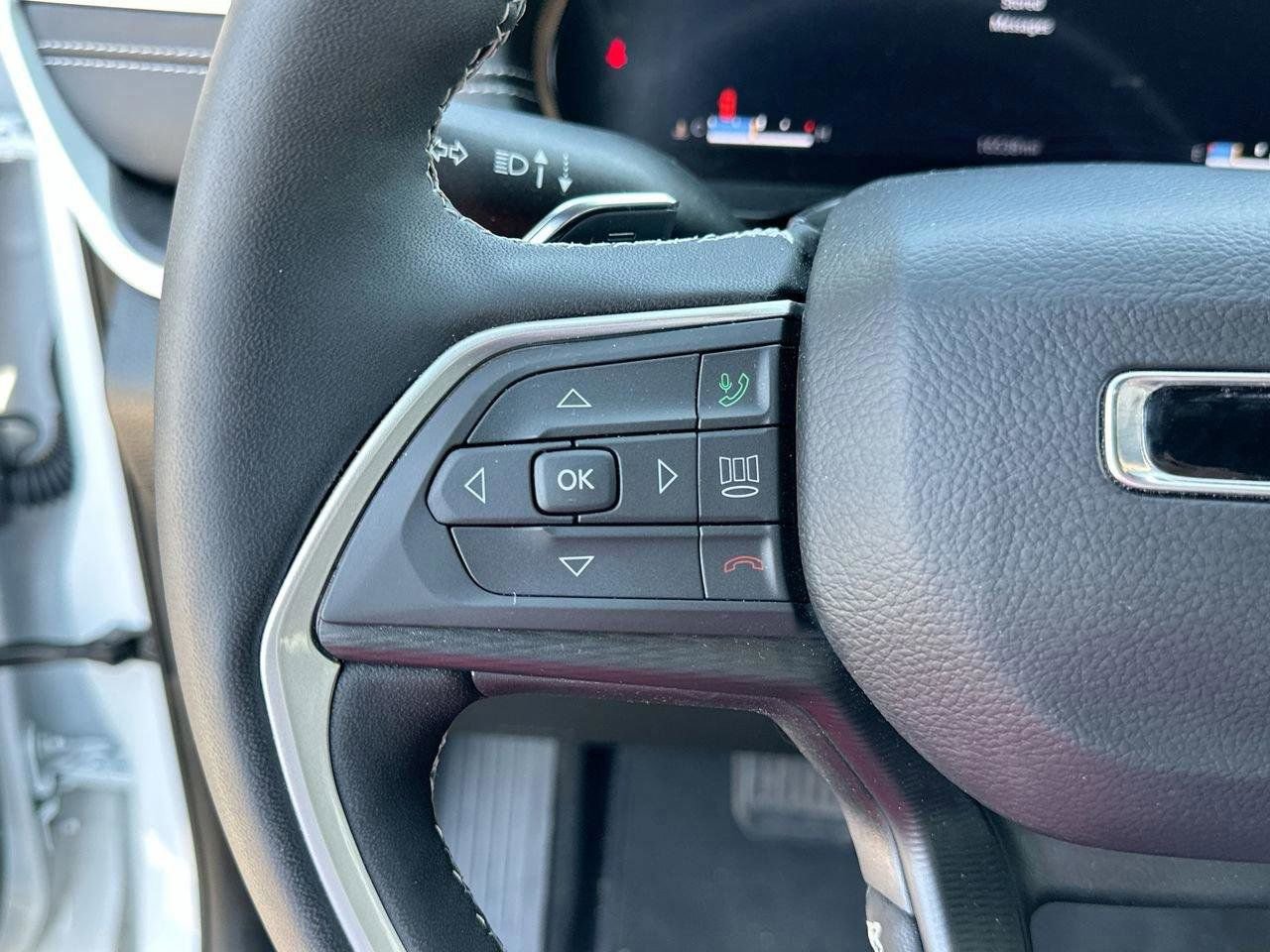 Used 2024 Jeep Grand Cherokee L Altitude RWD image 26