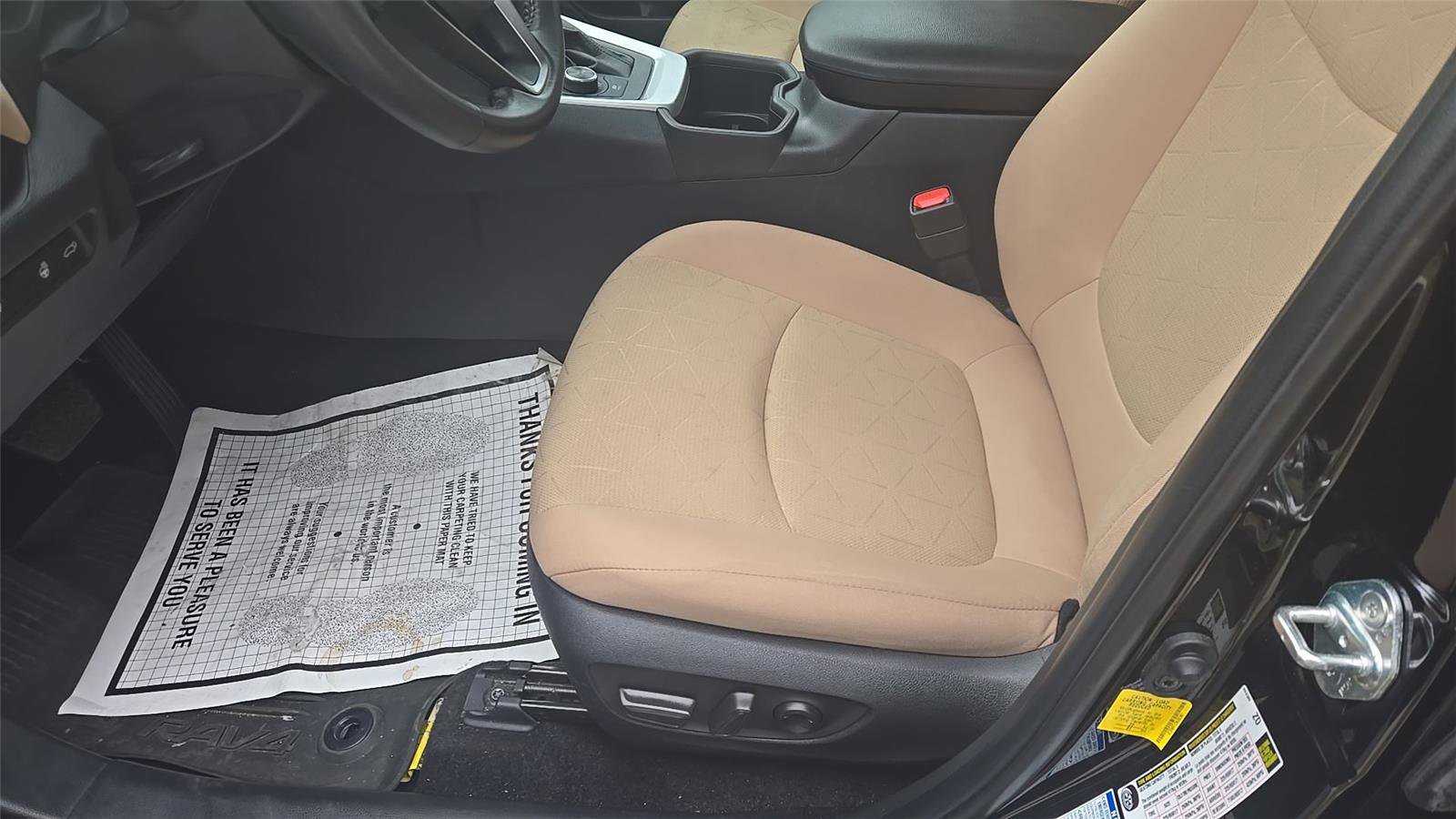 Used 2022 Toyota RAV4 XLE w/ Convenience Package image 19