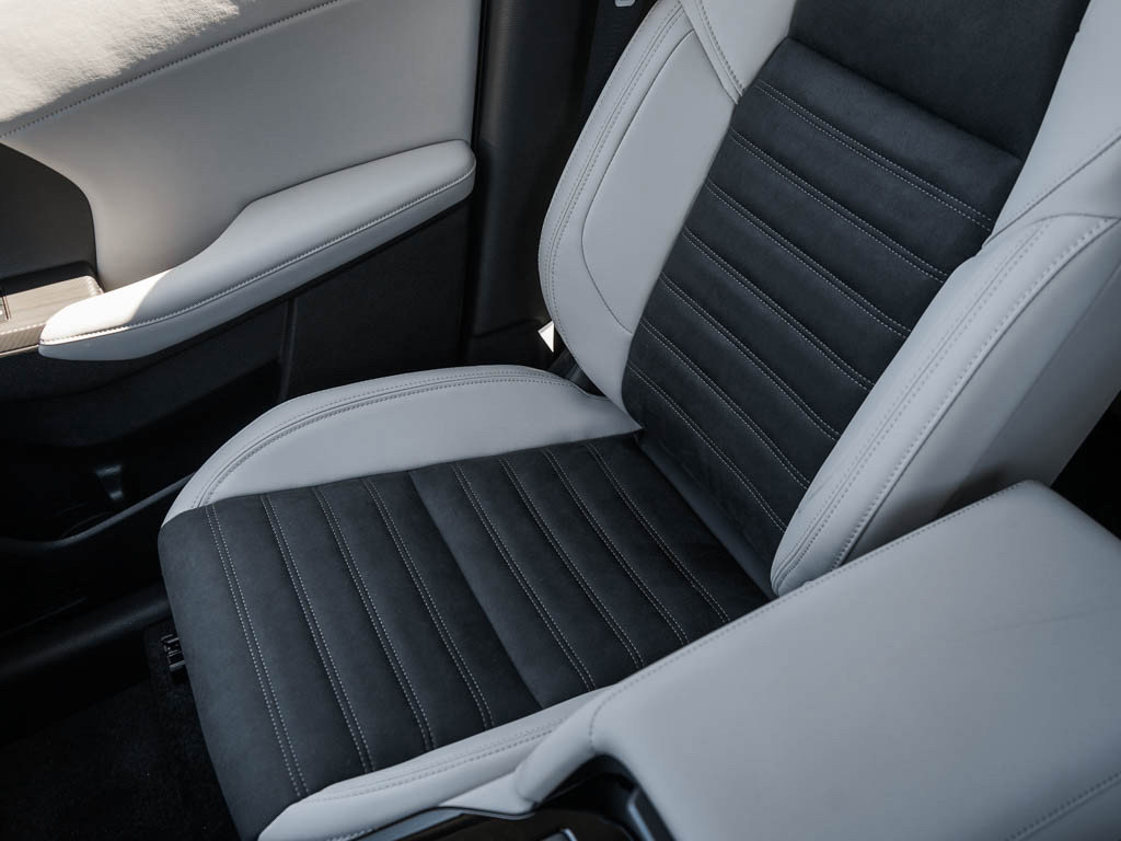 New 2026 Mitsubishi Outlander SE image 26