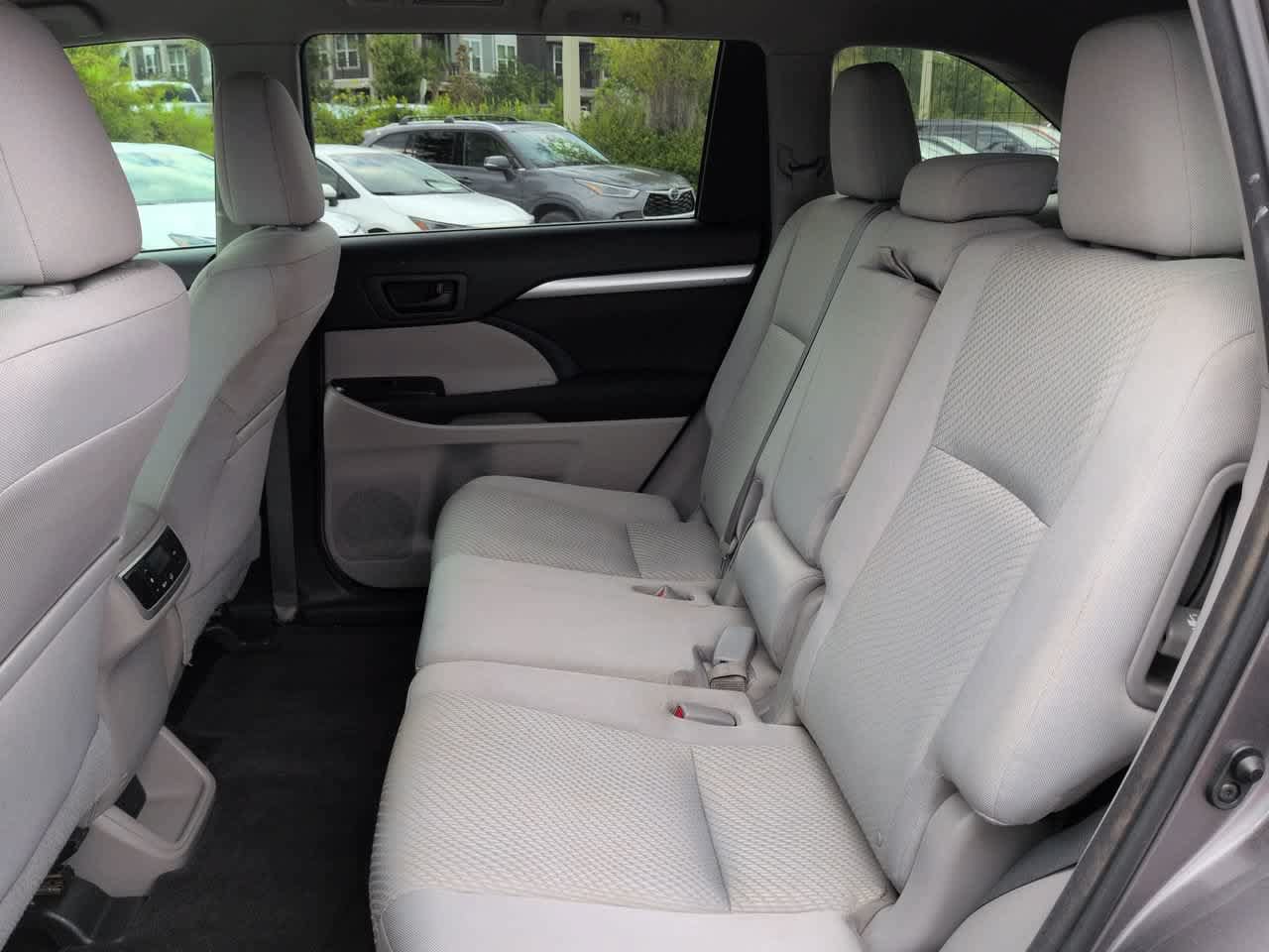 Used 2014 Toyota Highlander LE FWD image 13