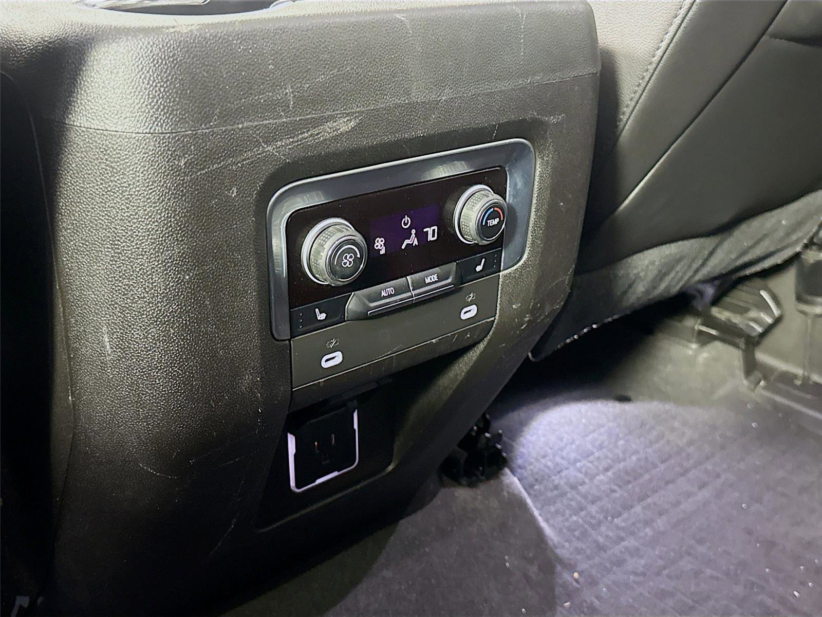 Used 2021 Chevrolet Tahoe Z71 w/ Luxury Package AWD/4WD image 18