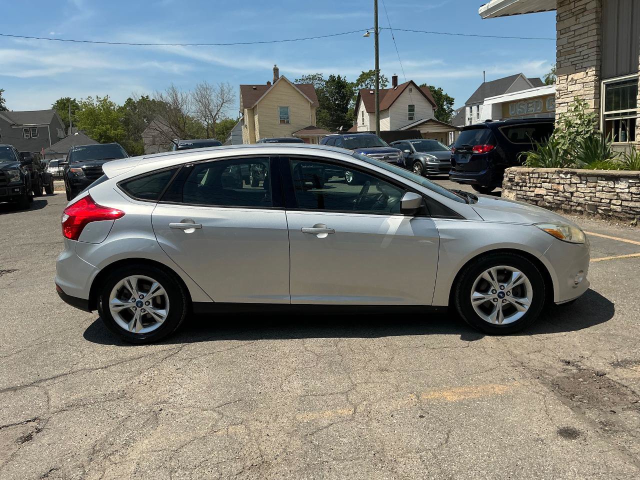 Used 2012 Ford Focus SE FWD image 2