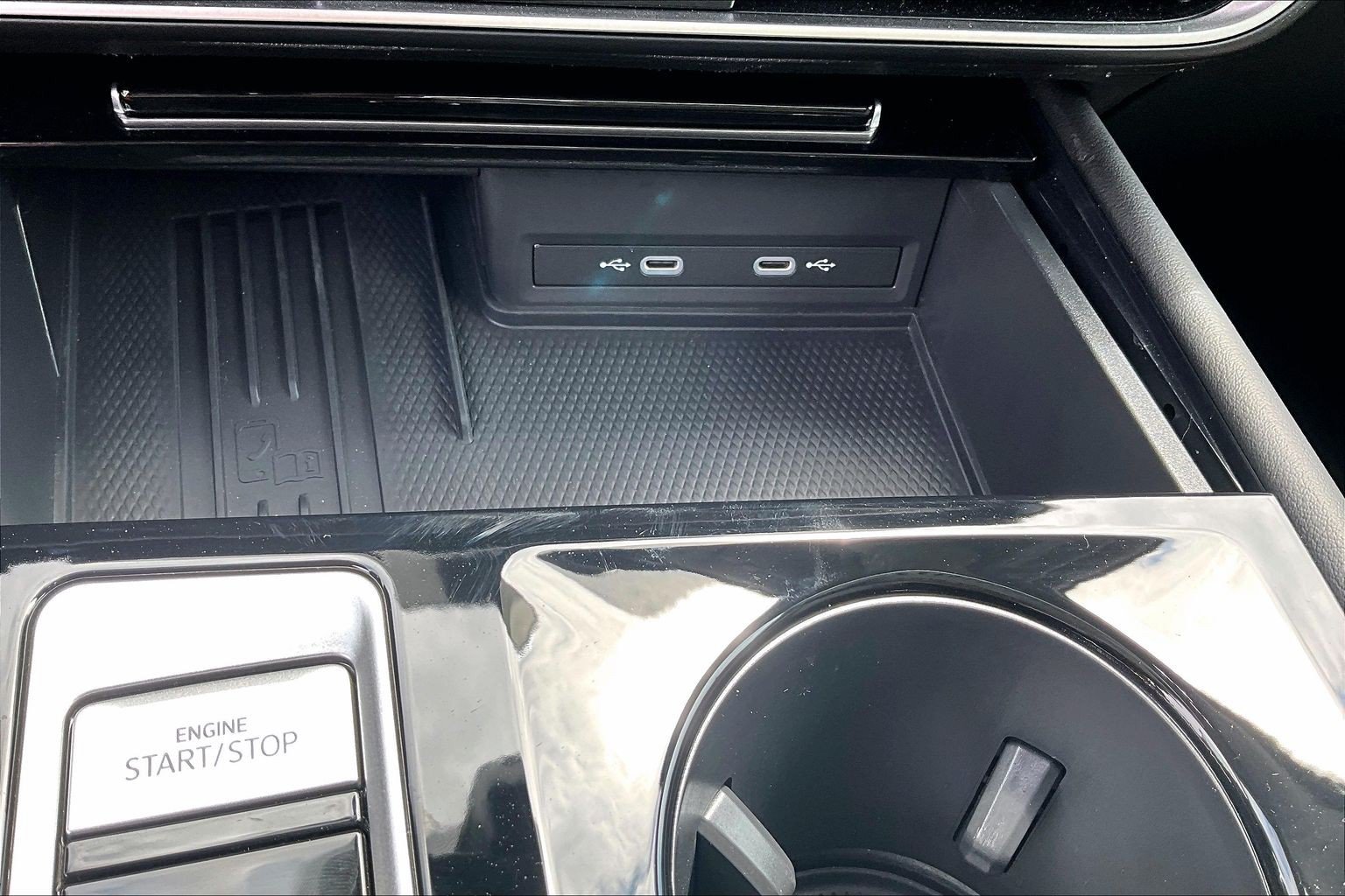 Used 2025 Volkswagen Atlas SEL AWD/4WD image 16