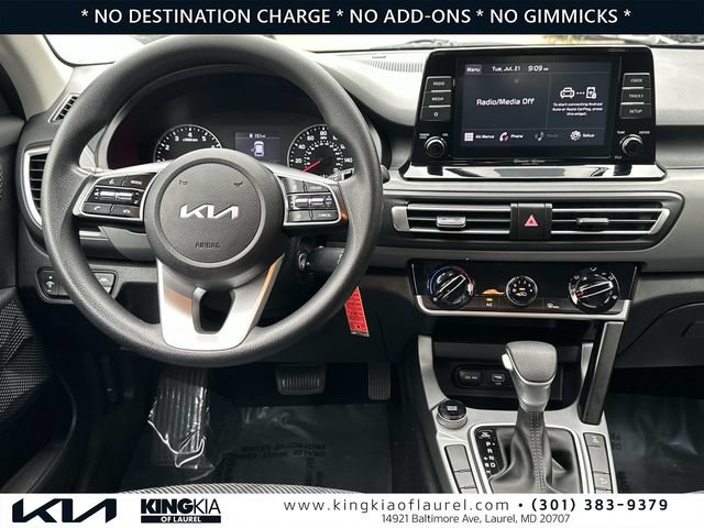 Used 2023 Kia Seltos LX AWD/4WD image 2