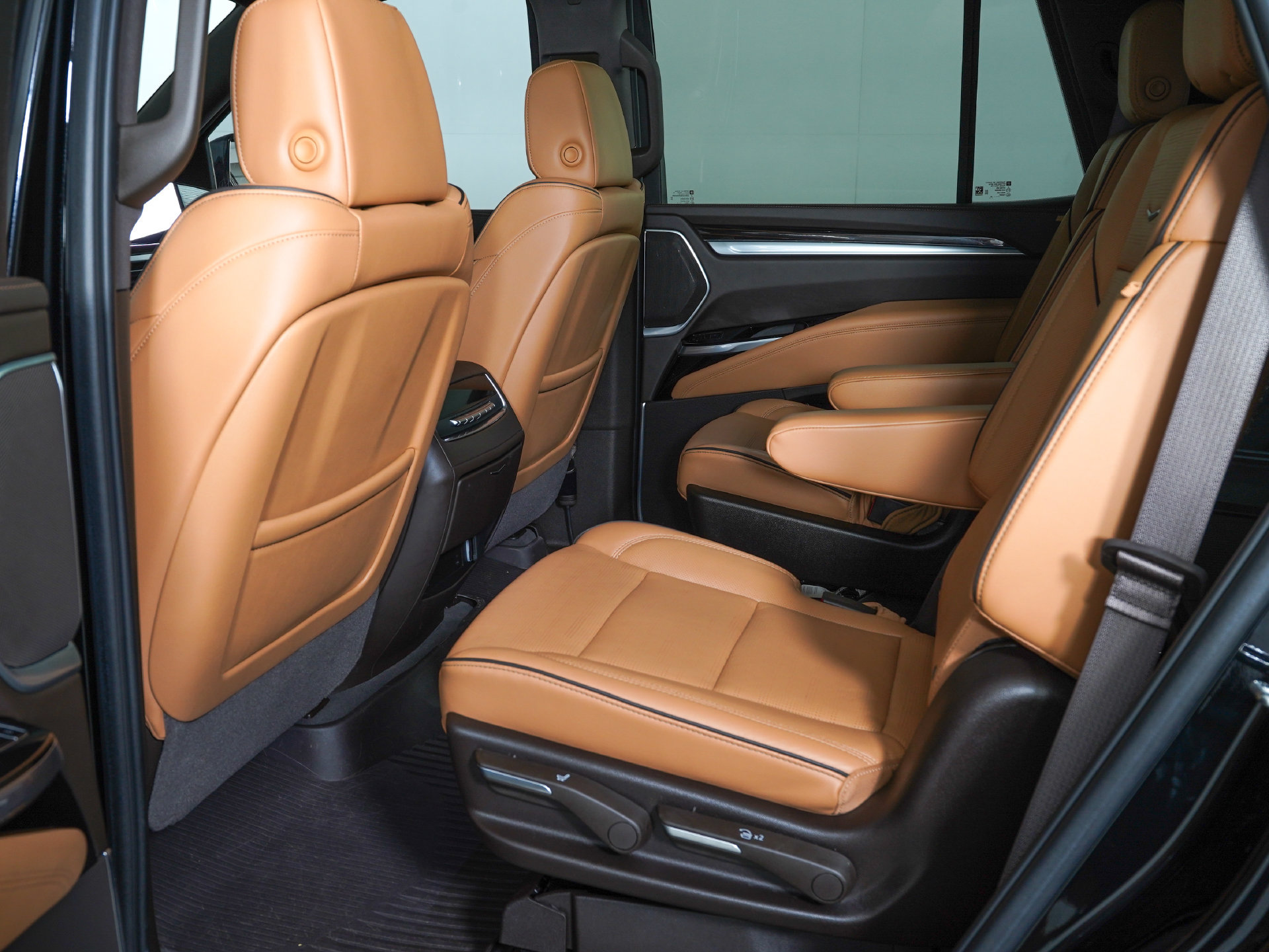 Used 2025 Cadillac Escalade Premium Luxury w/ LPO, Floor Liner Package AWD/4WD image 14