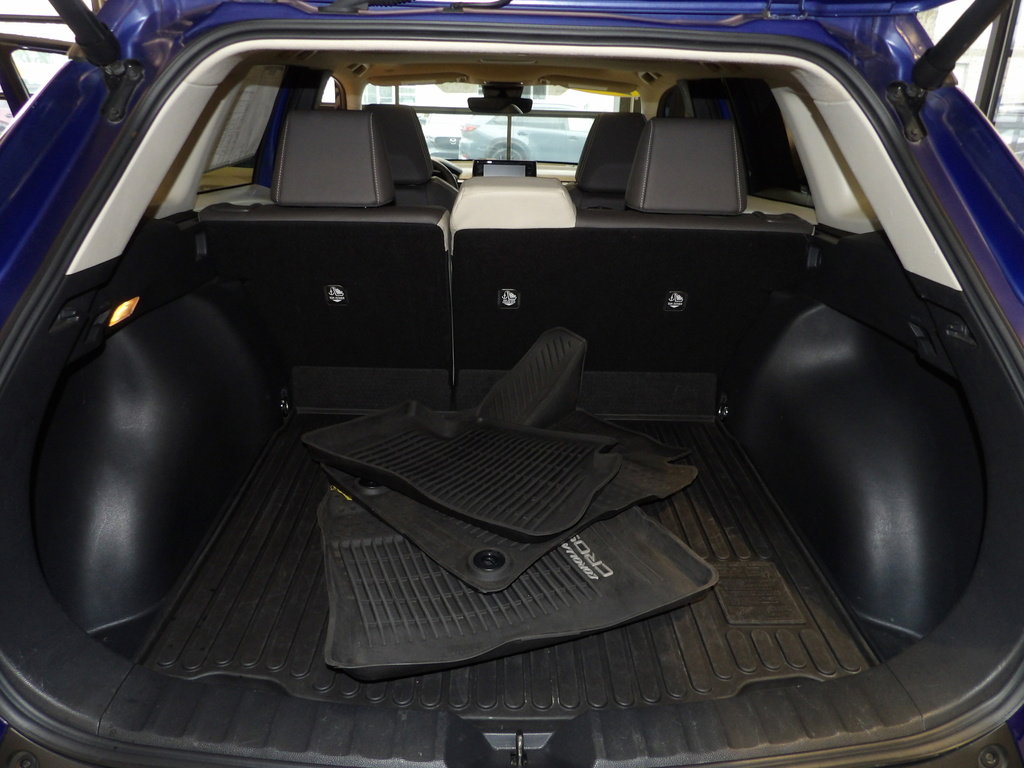 Used 2022 Toyota Corolla Cross XLE image 19