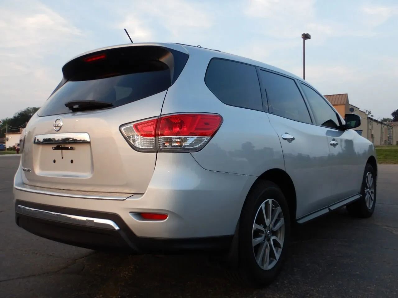 Used 2014 Nissan Pathfinder S image 5