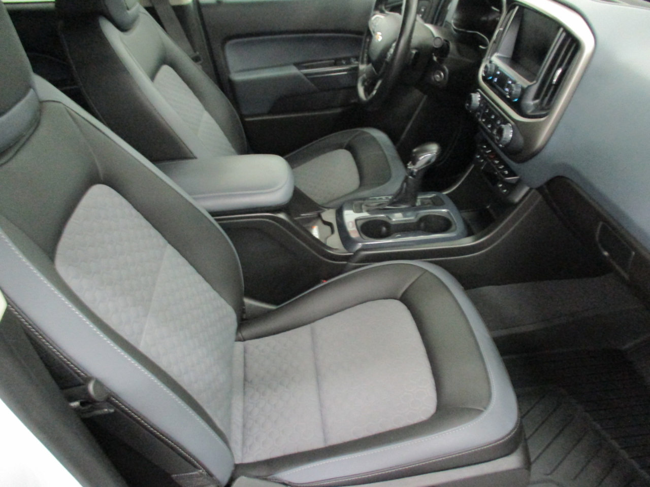 Used 2022 Chevrolet Colorado Z71 image 12