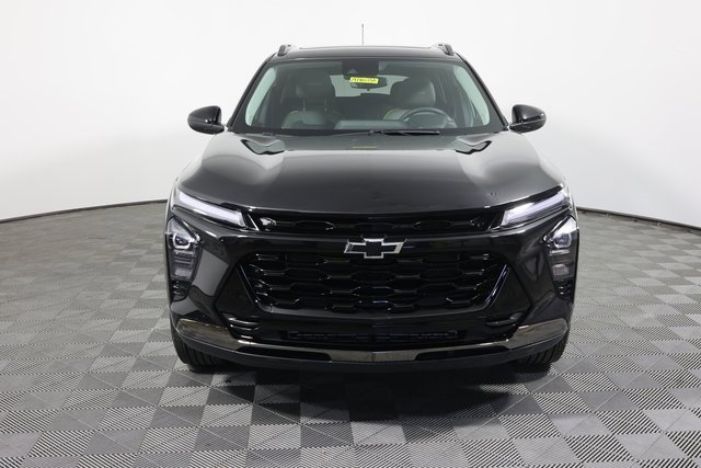 Used 2024 Chevrolet Trax ACTIV w/ Sunroof Package image 2