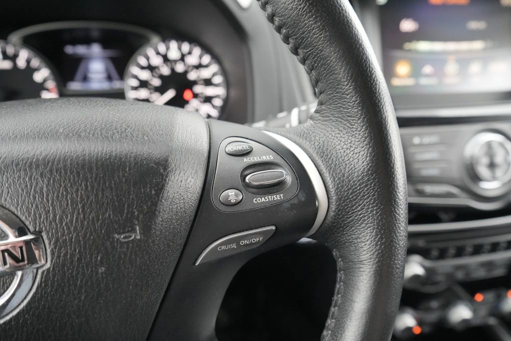 Used 2019 Nissan Pathfinder SV image 30