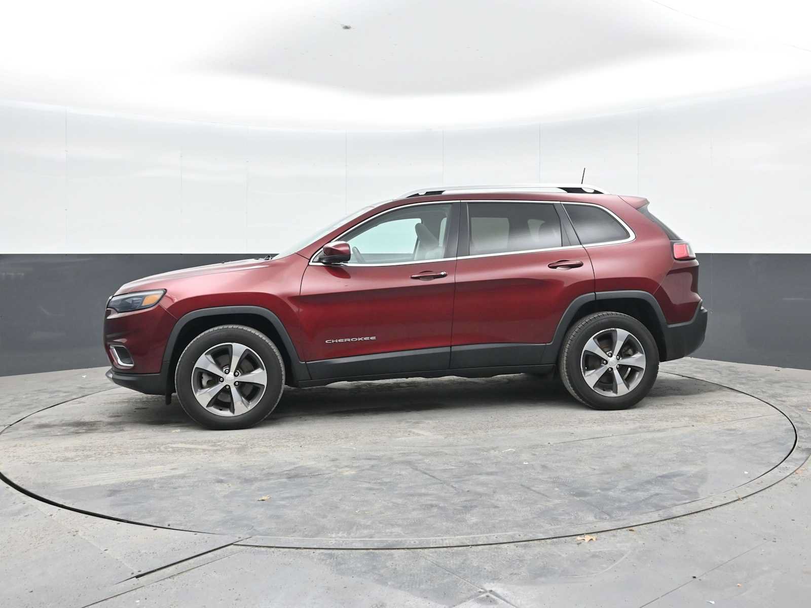 Used 2019 Jeep Cherokee Limited AWD/4WD image 4