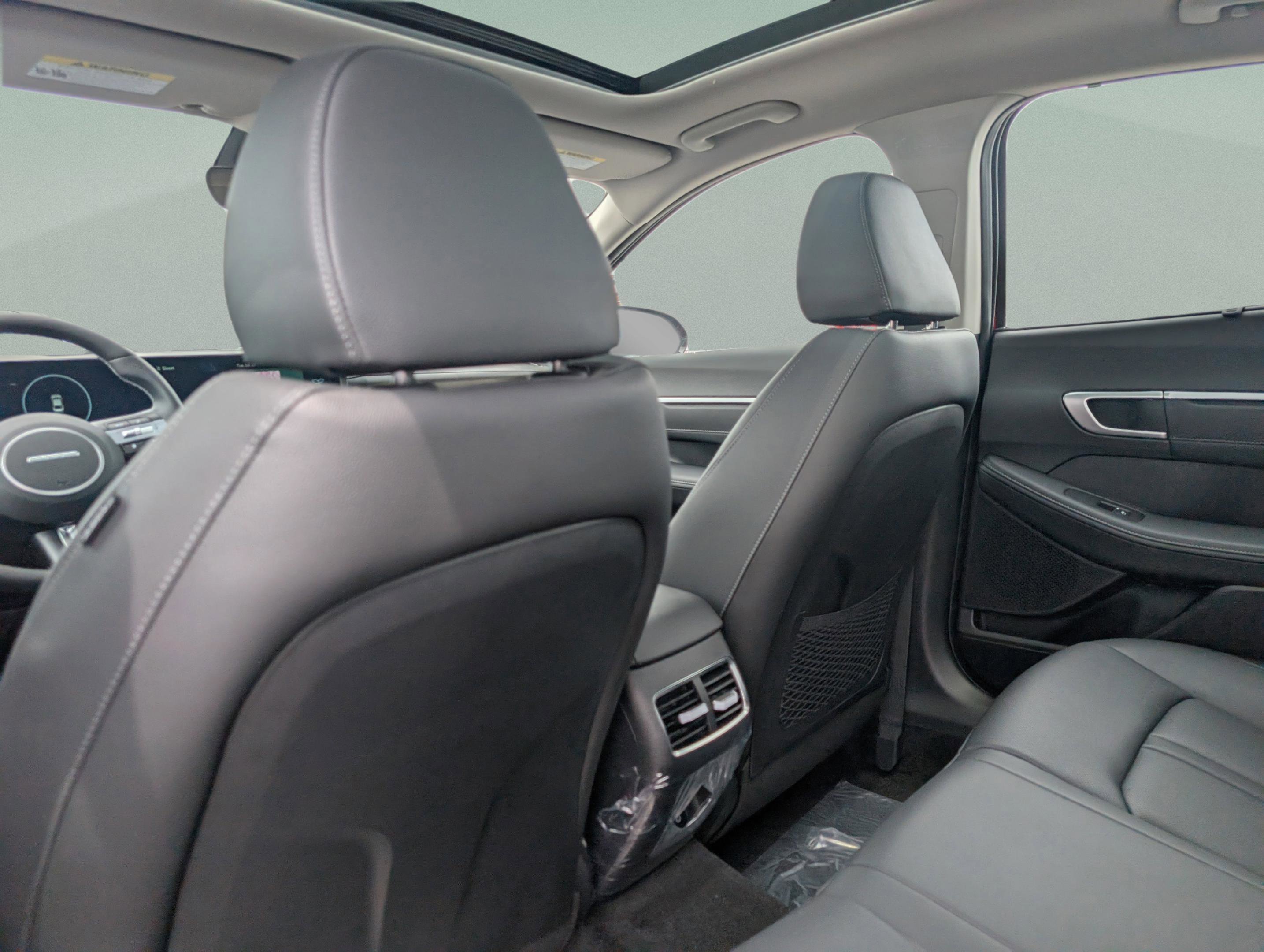 New 2025 Hyundai Sonata Limited image 17