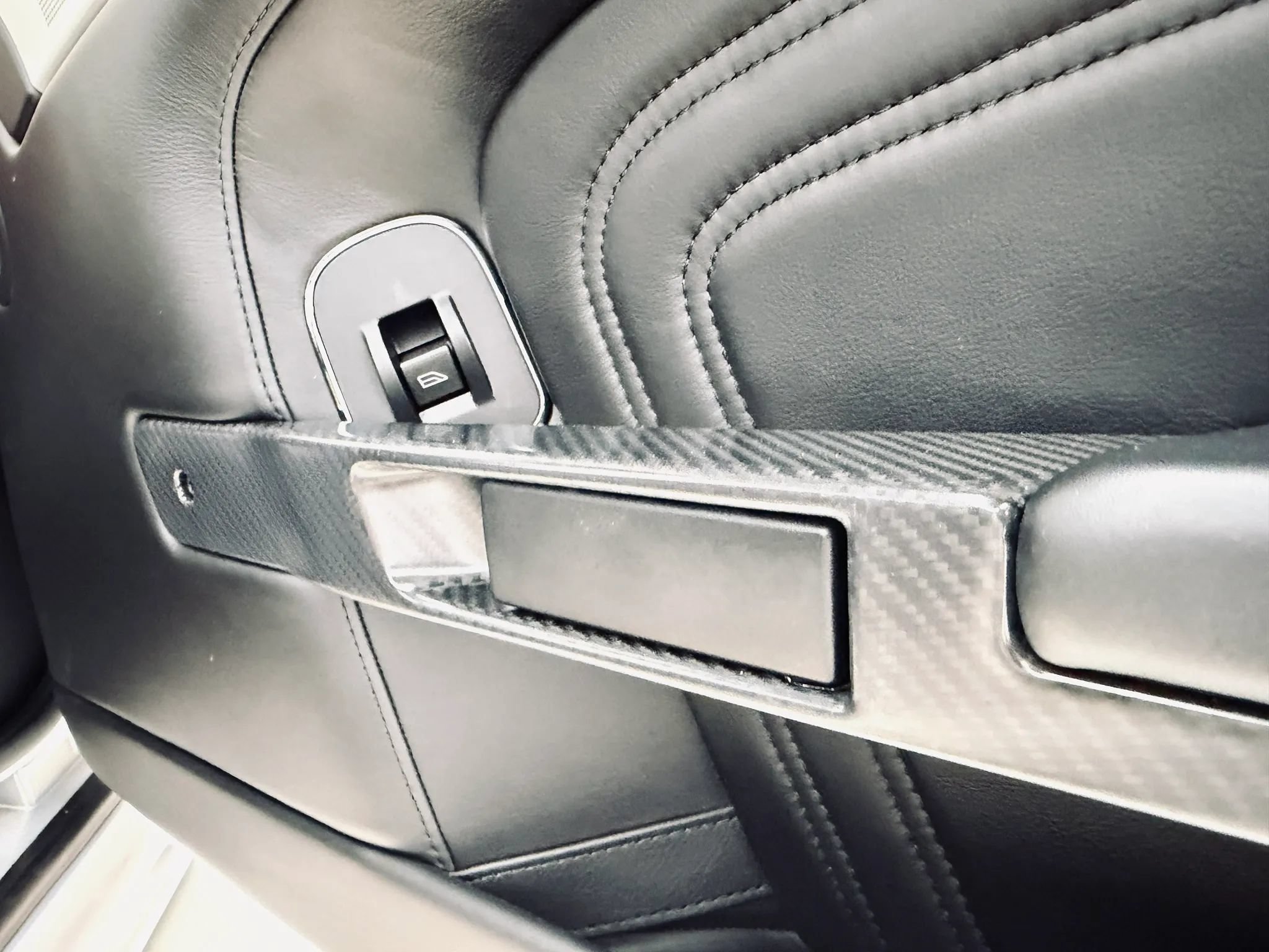 Used 2012 Aston Martin DBS Volante RWD image 33