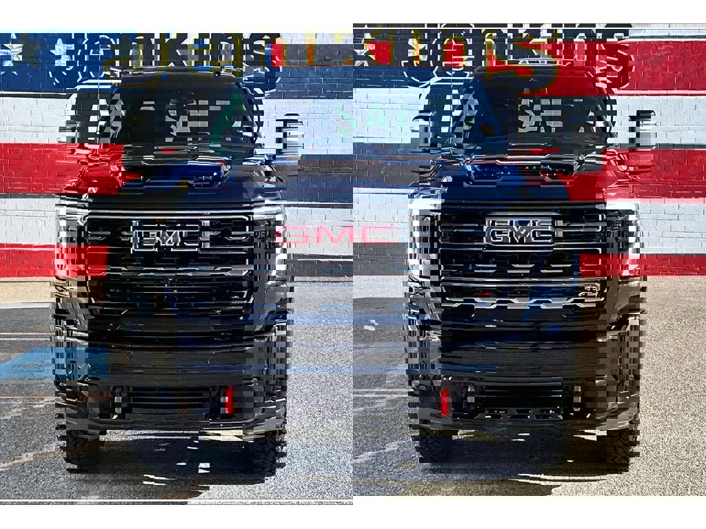 Used 2024 GMC Sierra 2500 AT4 image 3