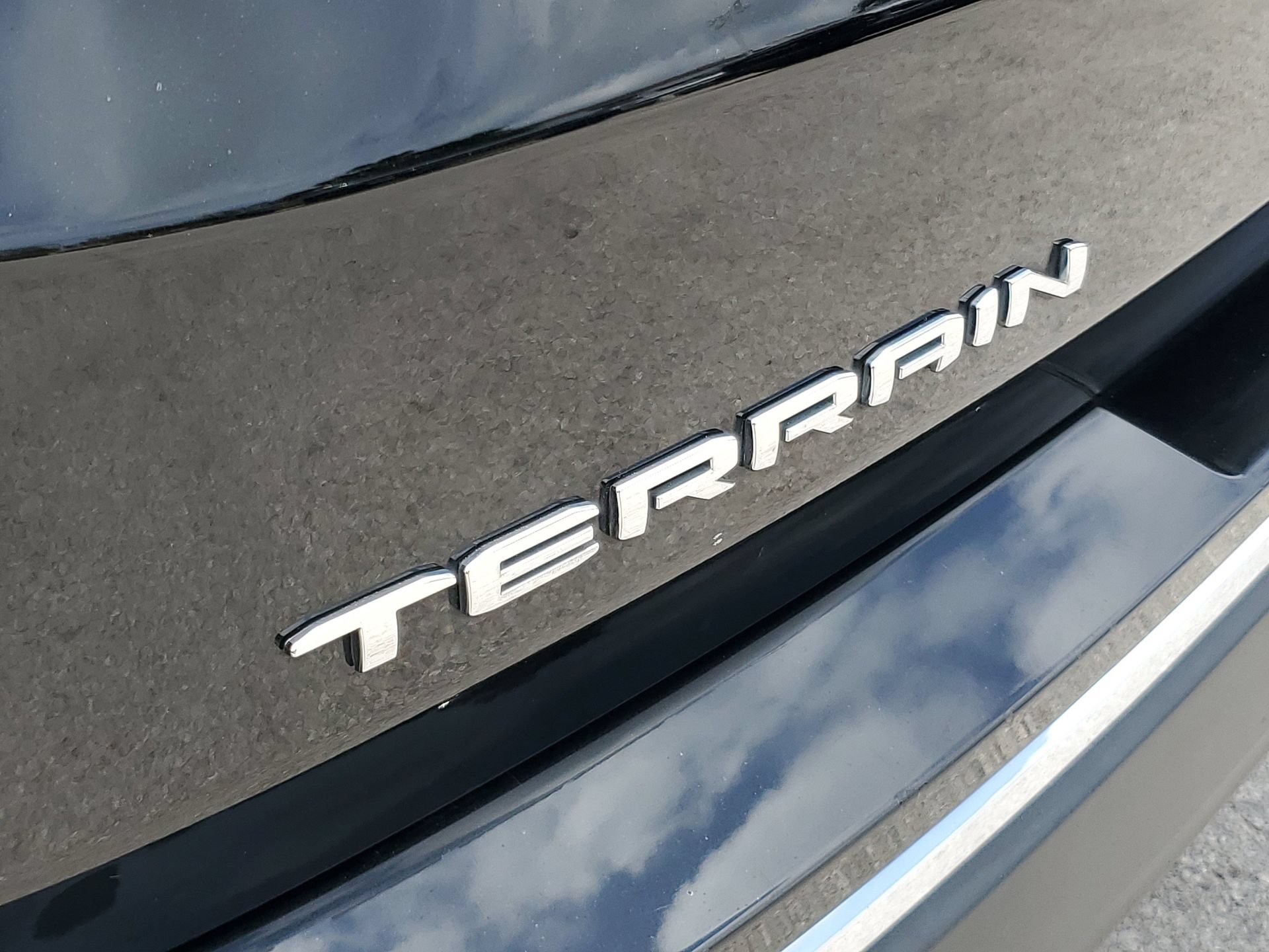 Used 2022 GMC Terrain SLT w/ LPO, Floor Liner Package FWD image 6