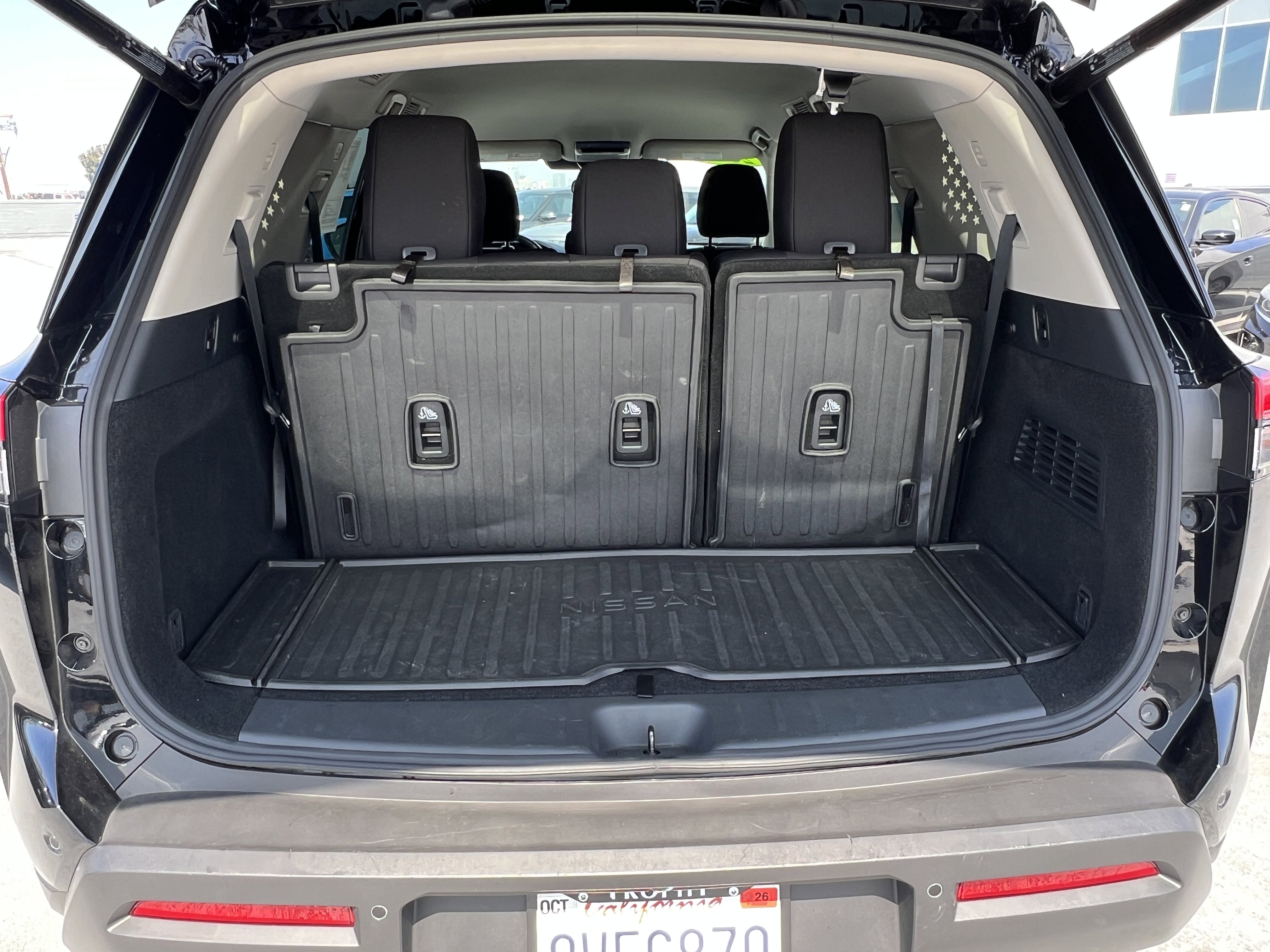 Used 2025 Nissan Pathfinder SV w/ Cargo Package image 22