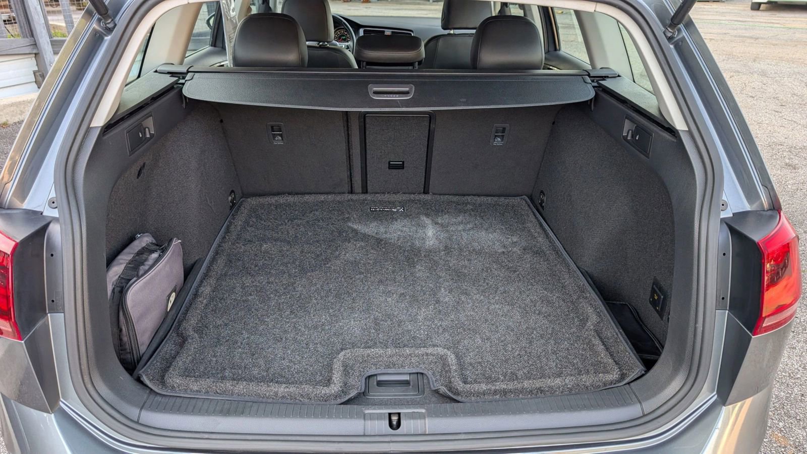 Used 2017 Volkswagen Golf Alltrack SE image 31