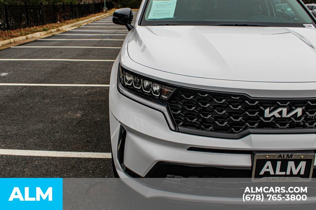 Used 2023 Kia Sorento EX image 11