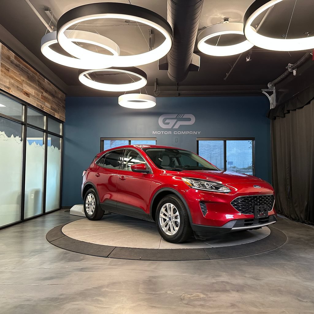 Used 2020 Ford Escape SE FWD image 1