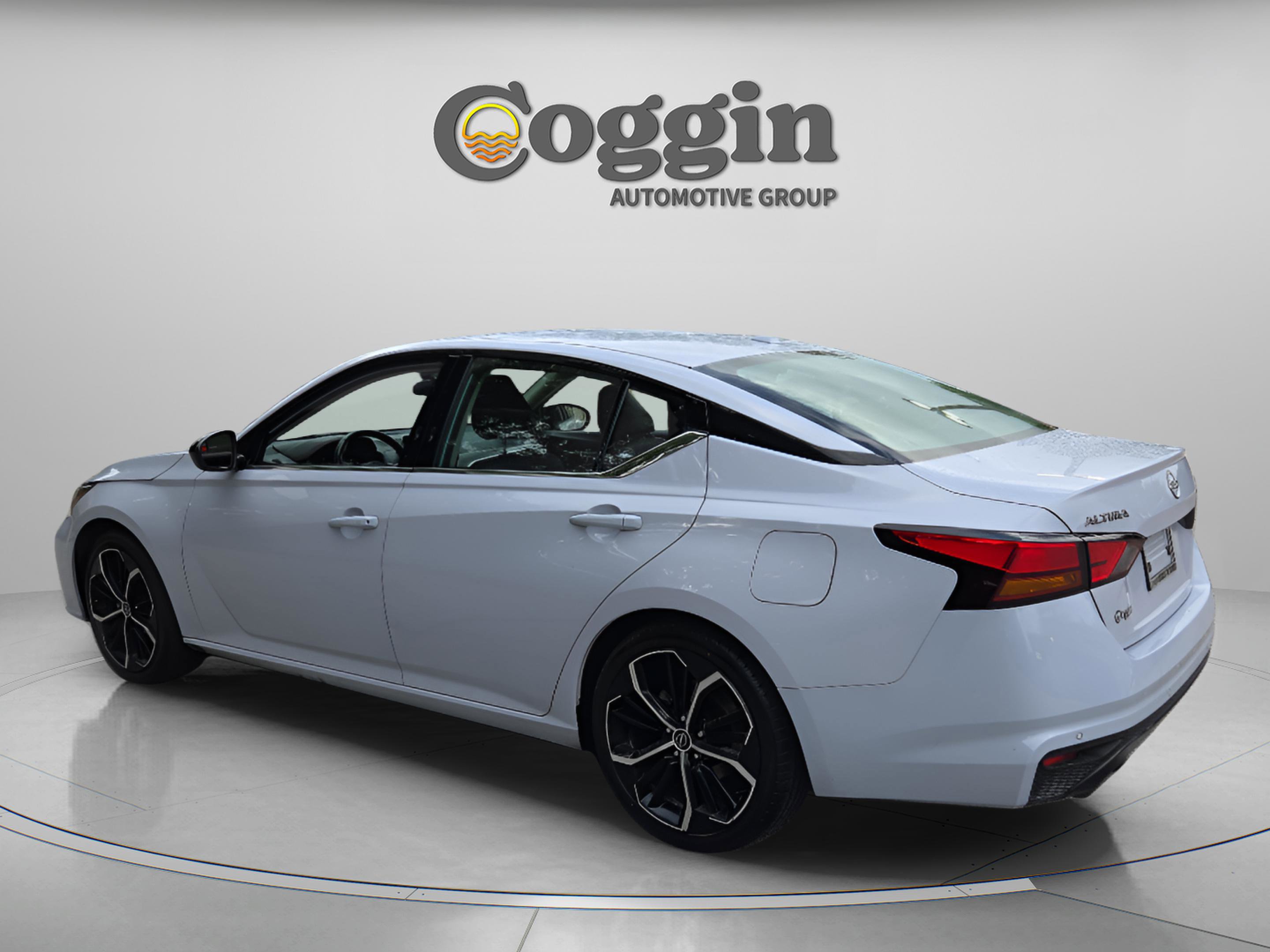 Used 2024 Nissan Altima 2.5 SR FWD image 3