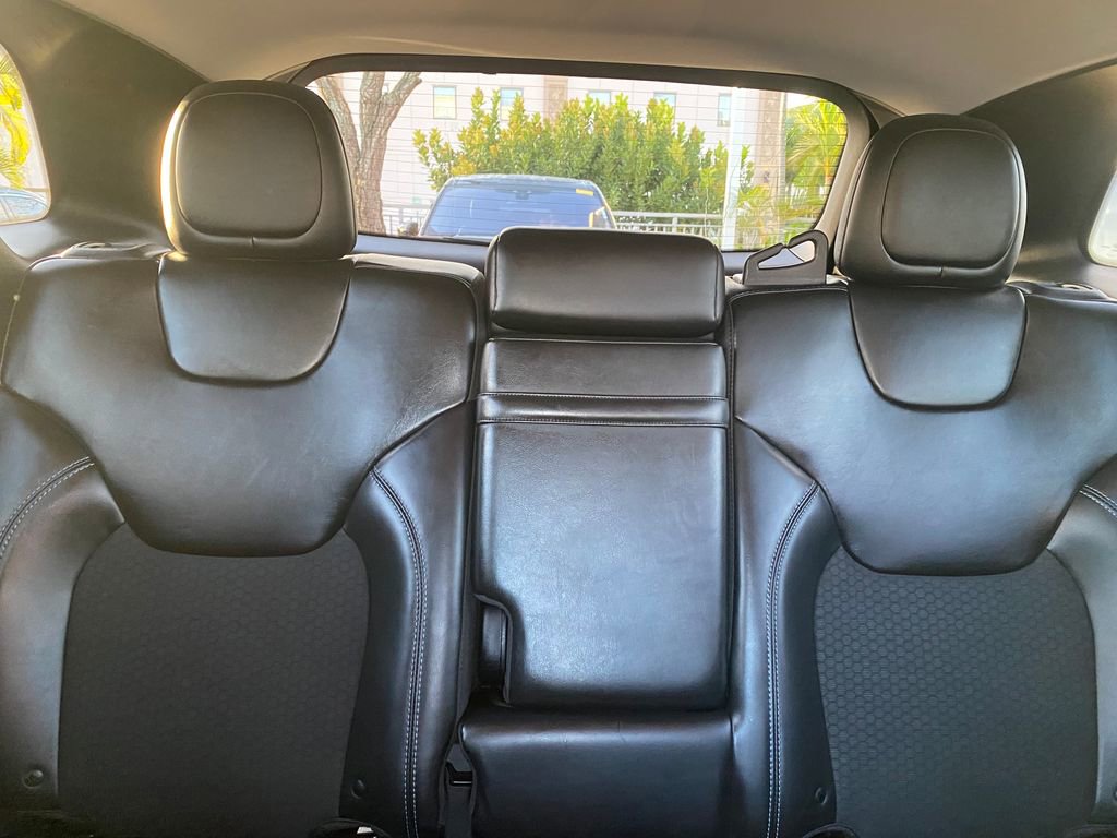 Used 2019 Jeep Cherokee Latitude Plus w/ Cold Weather Group image 18