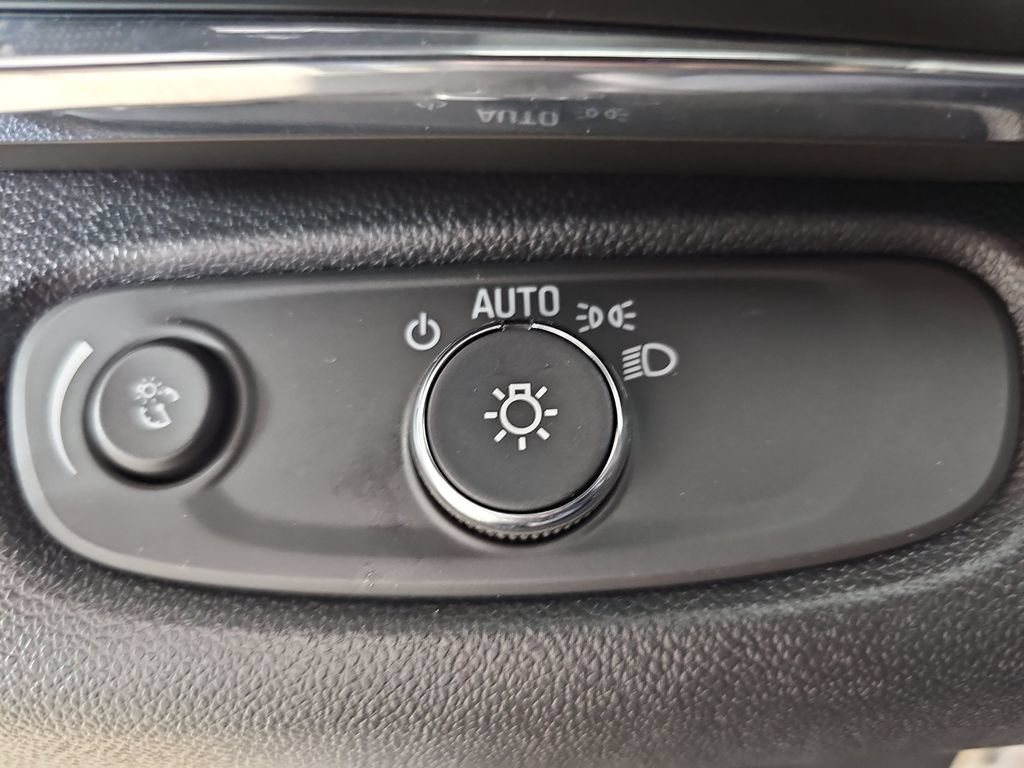 Used 2024 Buick Envista Preferred w/ Convenience I Package FWD image 32