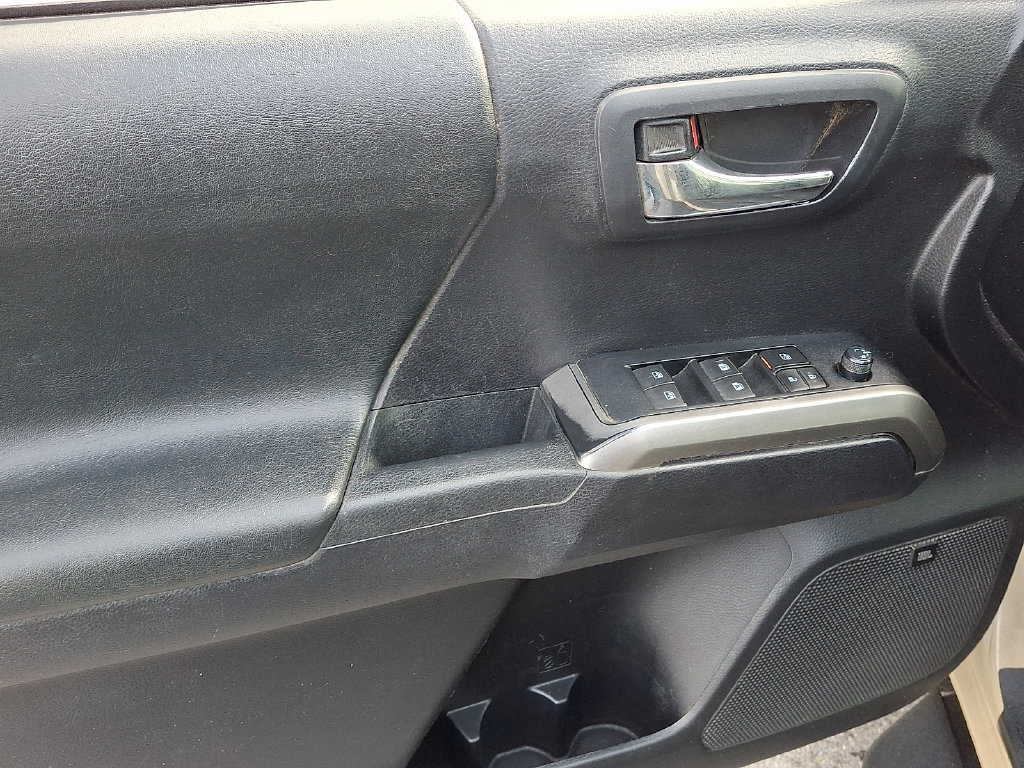 Used 2020 Toyota Tacoma Limited AWD/4WD image 14