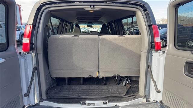 Used 2017 Chevrolet Express 3500 LT w/ LT Preferred Equipment Group image 13