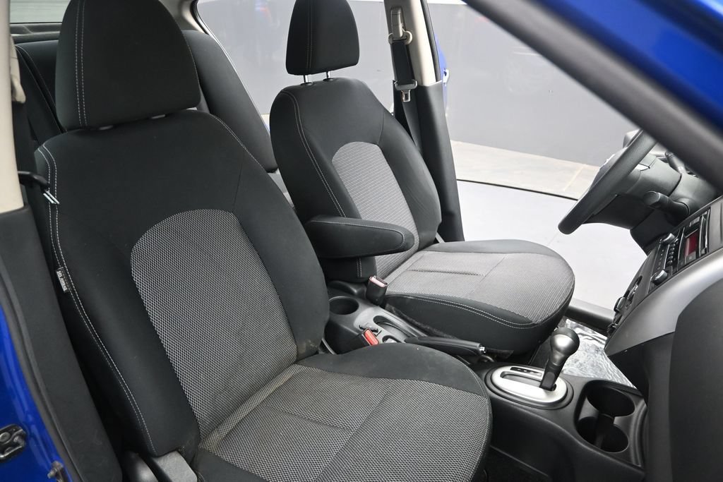 Used 2015 Nissan Versa SV FWD image 25