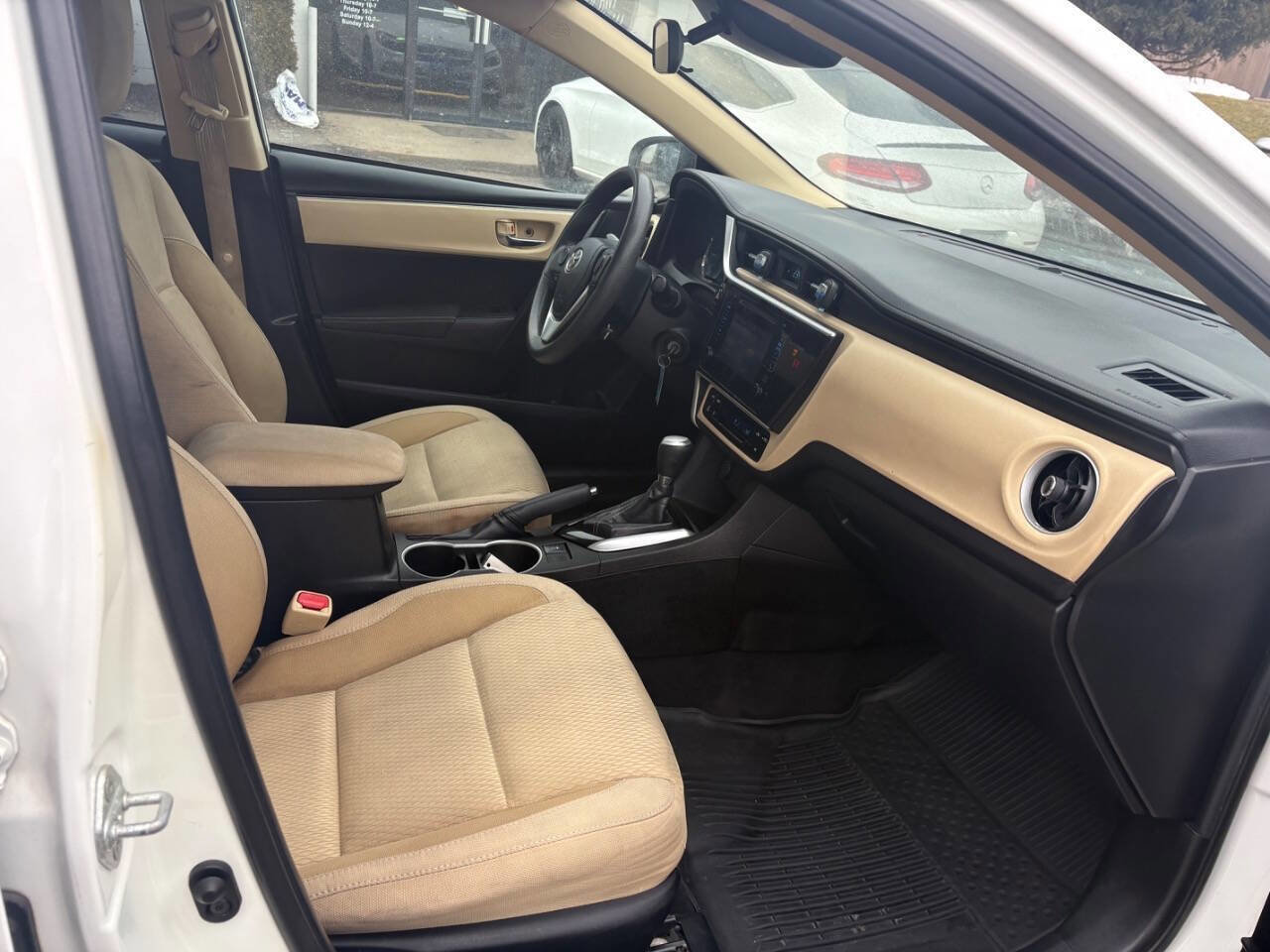 Used 2019 Toyota Corolla LE image 11