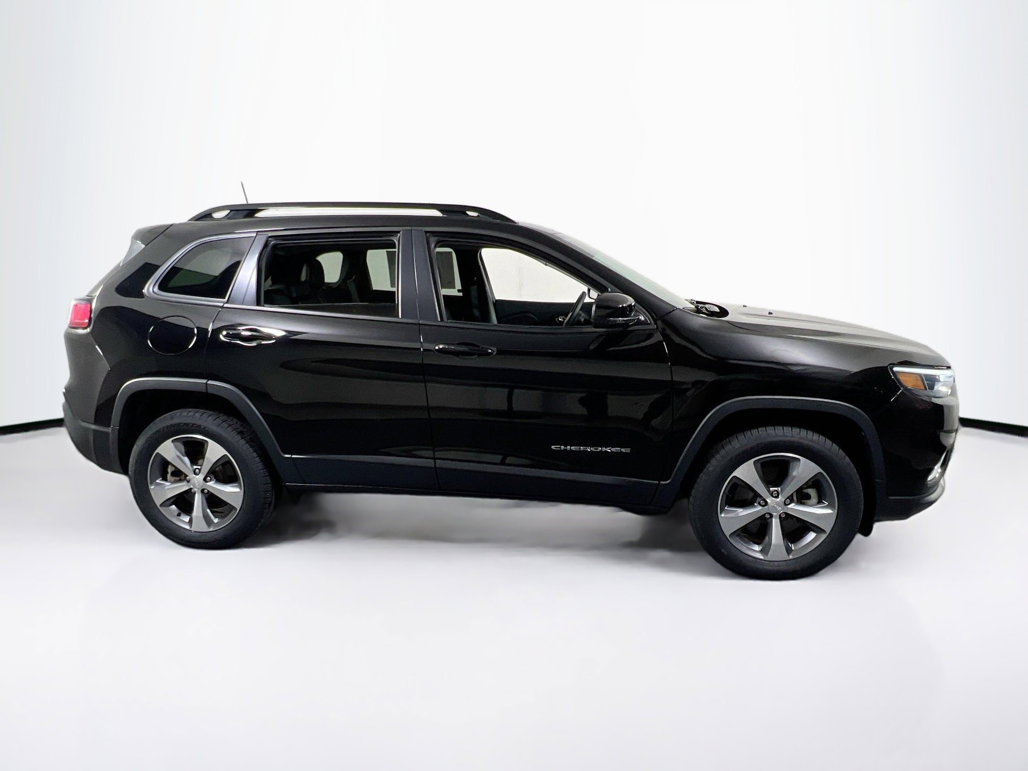 Used 2022 Jeep Cherokee Limited image 4
