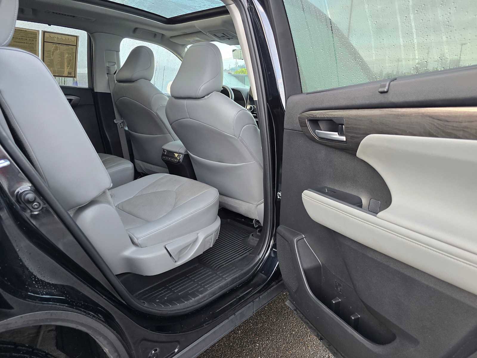 Used 2024 Toyota Highlander Platinum image 15