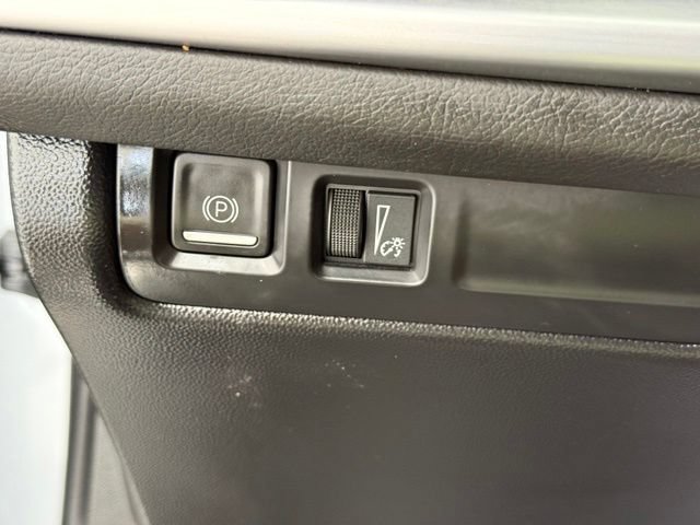 Used 2025 Cadillac XT4 Premium Luxury FWD image 32