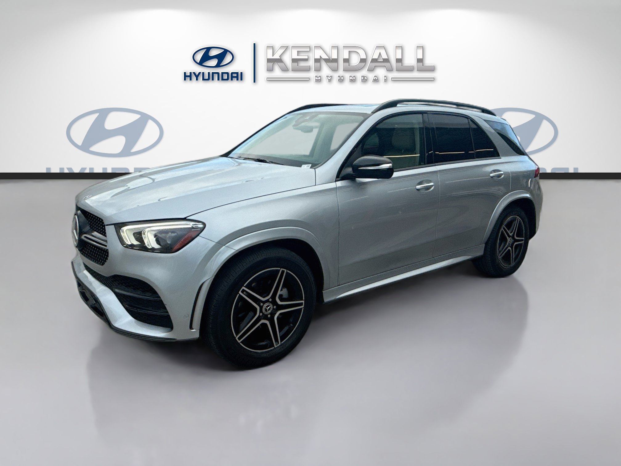 Used 2023 Mercedes-Benz GLE 350 w/ AMG Line Exterior image 3