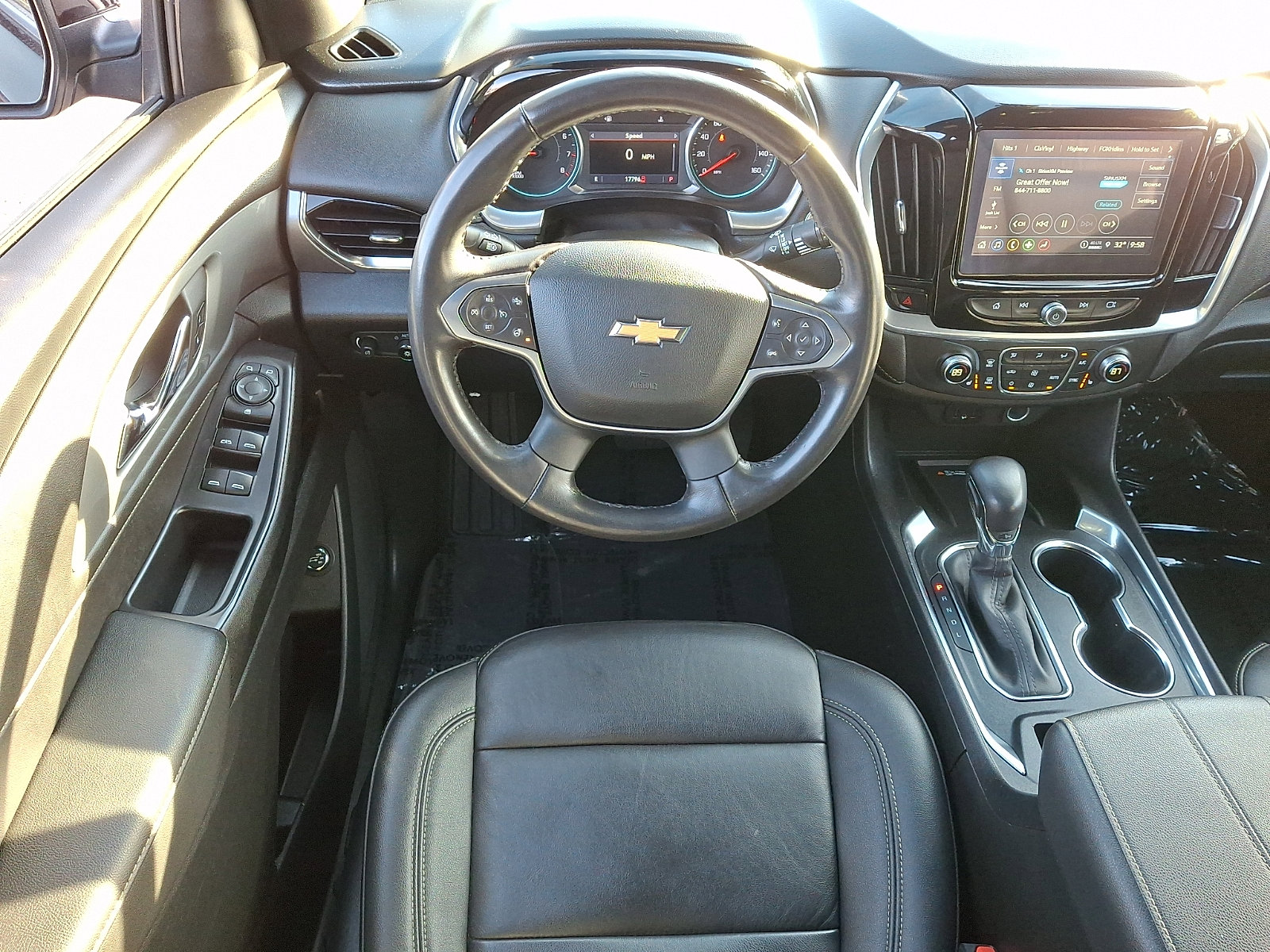 Used 2022 Chevrolet Traverse LT image 10