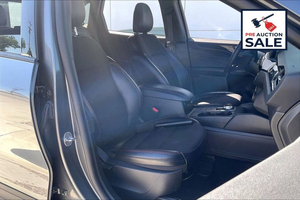 Used 2025 Ford Escape ST-Line AWD/4WD image 7