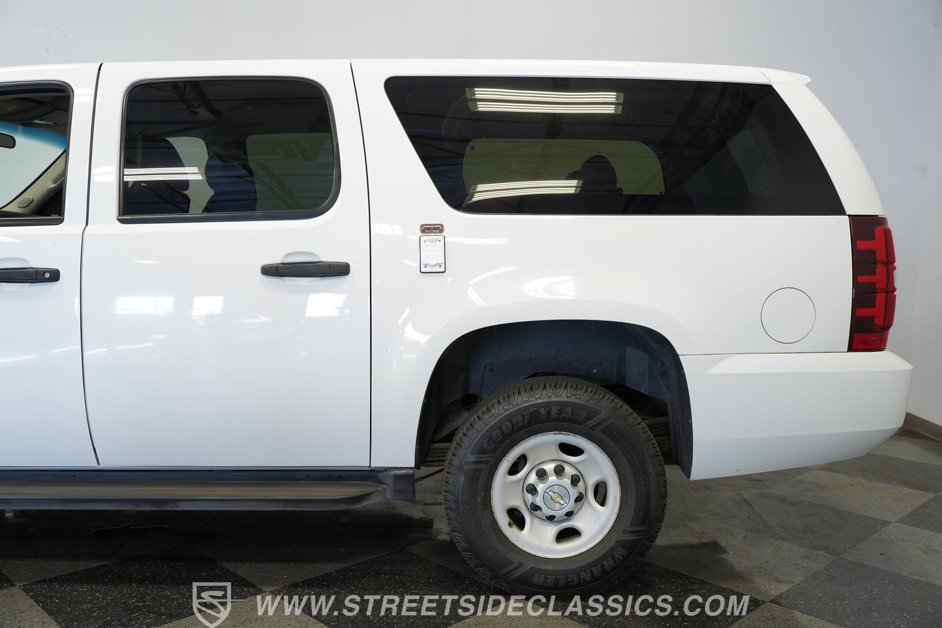 Used 2013 Chevrolet Suburban 2500 AWD/4WD image 25