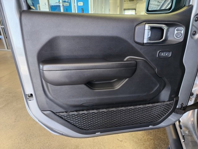 Used 2021 Jeep Gladiator Mojave w/ Cold Weather Group image 9