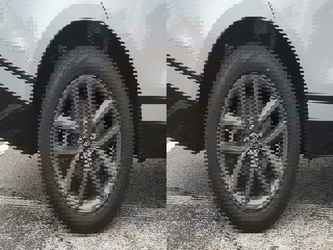 Certified 2024 Land Rover Range Rover Velar Dynamic SE image 14