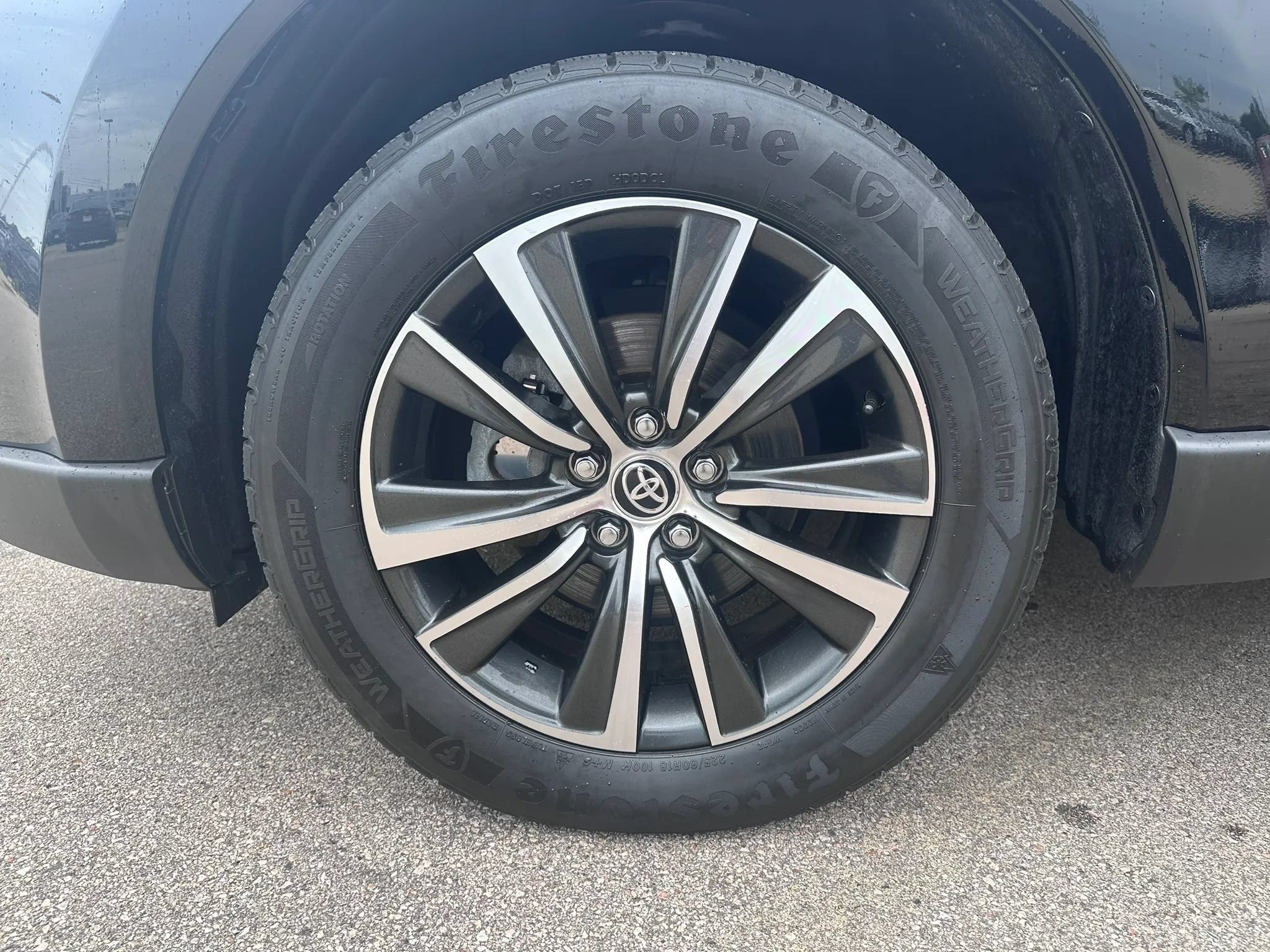 Used 2024 Toyota Venza LE AWD/4WD image 20