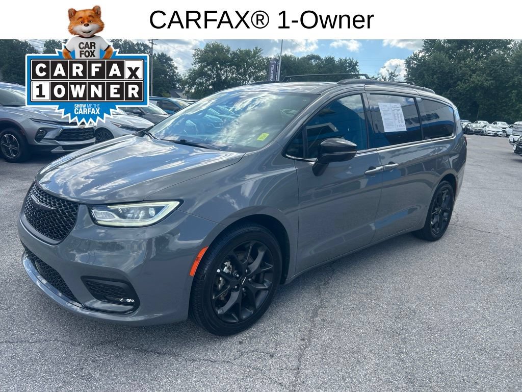 Used 2025 Chrysler Pacifica Limited FWD image 3