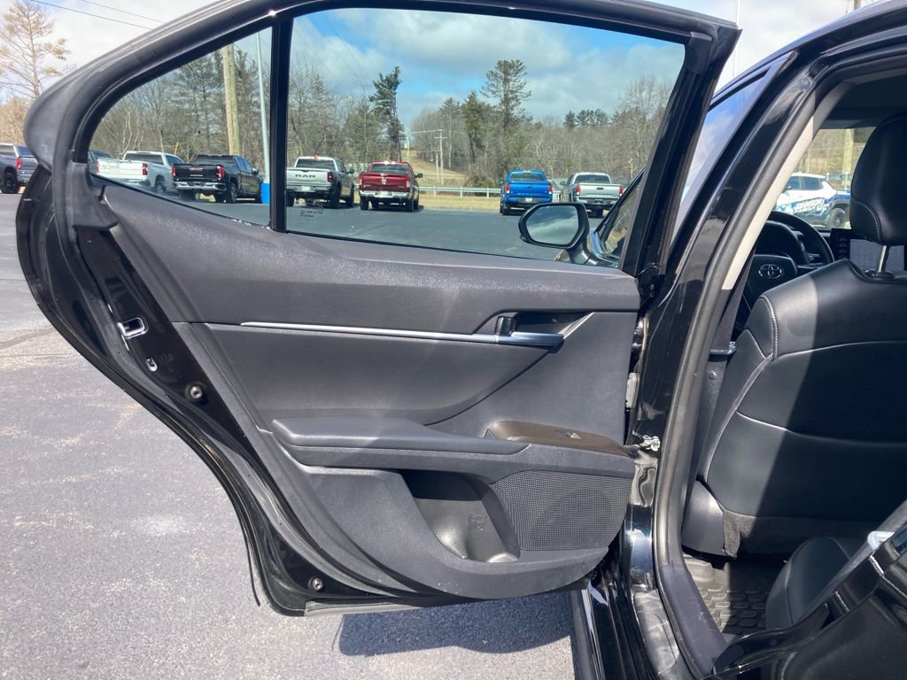 Used 2023 Toyota Camry SE image 9