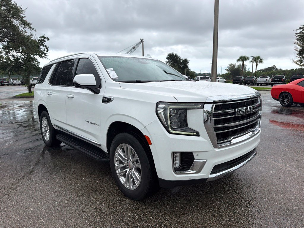Used 2024 GMC Yukon SLT w/ SLT Luxury Package RWD image 3