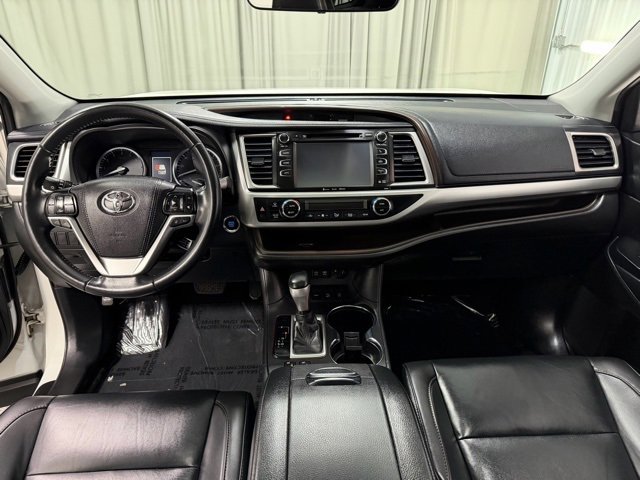 Used 2019 Toyota Highlander XLE image 16